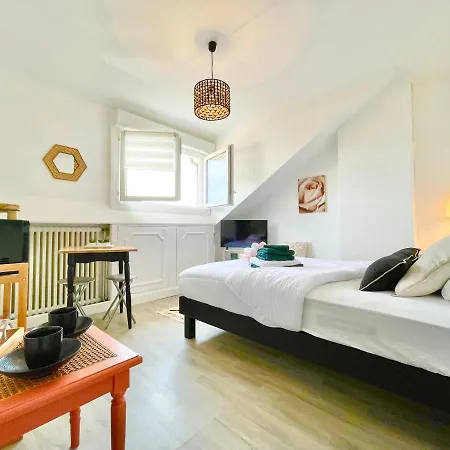 - Au Calme - Stationnement Facile - Proche Centre Et Gare Appartement *