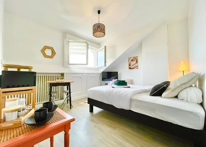 - Au Calme - Stationnement Facile - Proche Centre Et Gare Appartamento *